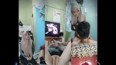 ABG Jilbab Mulus Sepong Lanjut Ngewe