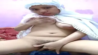 Dewi Jakarta Alumni SMK Ngerjain Diri Pakai Mainan